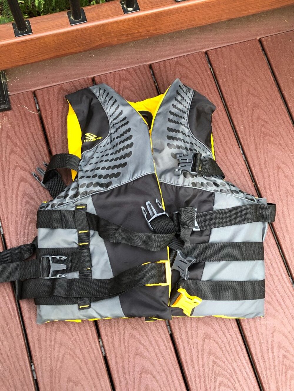 Stearns Adult Ski life vest, three lower snap straps, 2XL-3XL